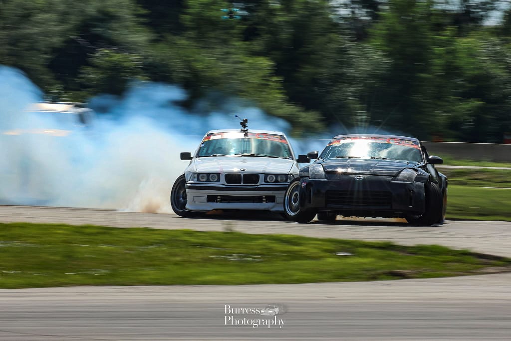 350z and bmw in tandem close drift